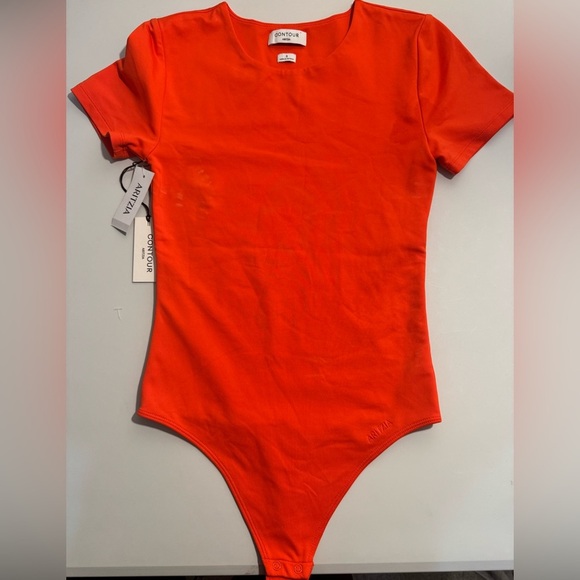 Aritzia Contour Second-skin crewneck bodysuit, NWT size small RED - Picture 2 of 6